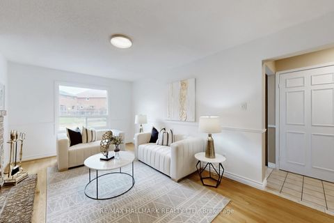 Photo 12 at 69 Dunbarton Court, Harding, Richmond Hill