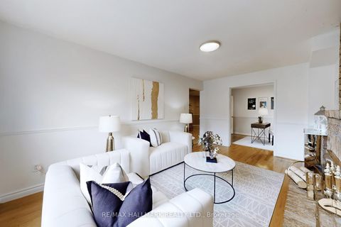 Photo 13 at 69 Dunbarton Court, Harding, Richmond Hill