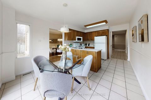 Photo 17 at 69 Dunbarton Court, Harding, Richmond Hill