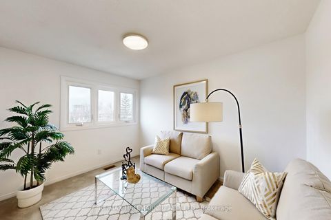 Photo 25 at 69 Dunbarton Court, Harding, Richmond Hill