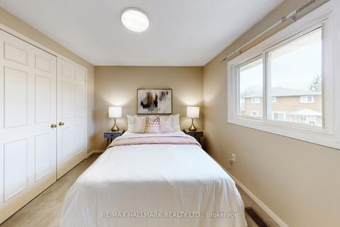 Photo 30 at 69 Dunbarton Court, Harding, Richmond Hill