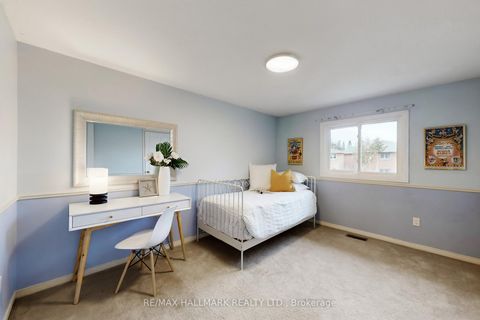 Photo 32 at 69 Dunbarton Court, Harding, Richmond Hill