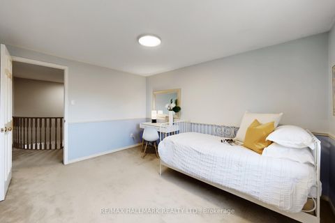 Photo 33 at 69 Dunbarton Court, Harding, Richmond Hill