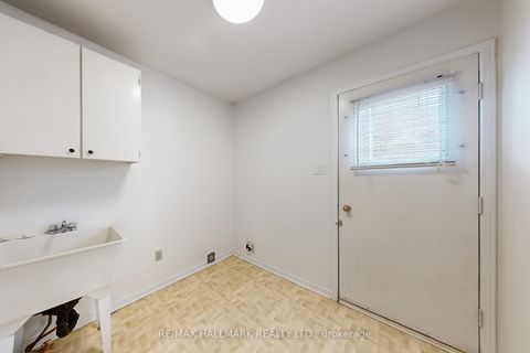 Photo 36 at 69 Dunbarton Court, Harding, Richmond Hill