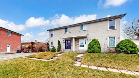 Photo 2 at 28 Athenia Court, West Hill, Toronto