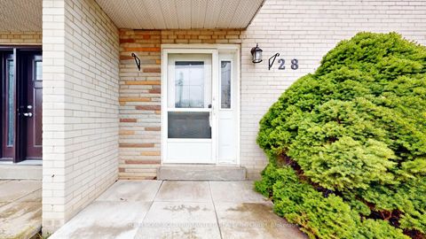 Photo 4 at 28 Athenia Court, West Hill, Toronto