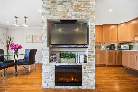 Photo 8 at 222 - 1055 Dundas Street E, Applewood, Mississauga