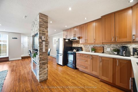 Photo 11 at 222 - 1055 Dundas Street E, Applewood, Mississauga