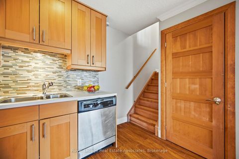 Photo 14 at 222 - 1055 Dundas Street E, Applewood, Mississauga