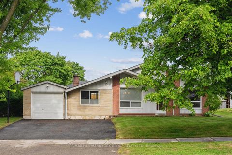 Photo 1 at 29 Seaton Drive, Aurora Highlands, Aurora