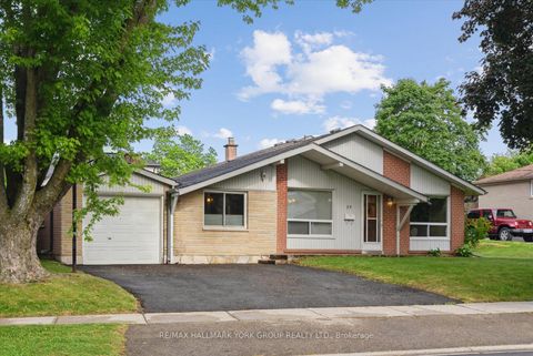 Photo 3 at 29 Seaton Drive, Aurora Highlands, Aurora