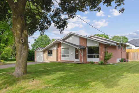 Photo 4 at 29 Seaton Drive, Aurora Highlands, Aurora