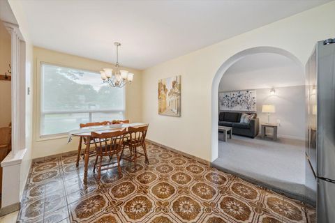 Photo 10 at 29 Seaton Drive, Aurora Highlands, Aurora