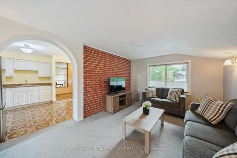 Photo 27 at 29 Seaton Drive, Aurora Highlands, Aurora