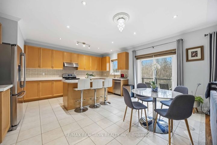 Photo 5 at 10 Dovetail Drive, Oak Ridges Lake Wilcox, Richmond Hill