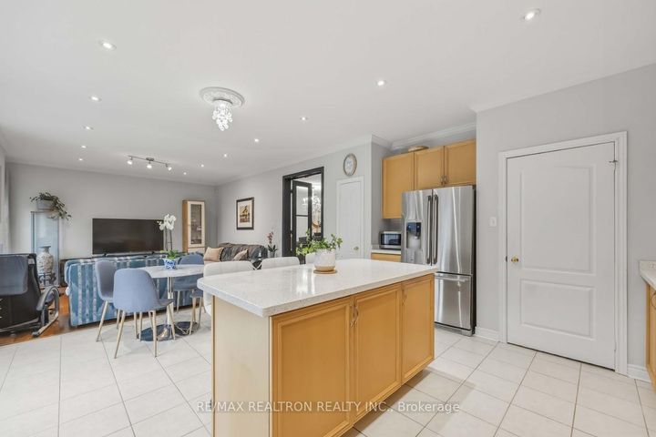 Photo 8 at 10 Dovetail Drive, Oak Ridges Lake Wilcox, Richmond Hill