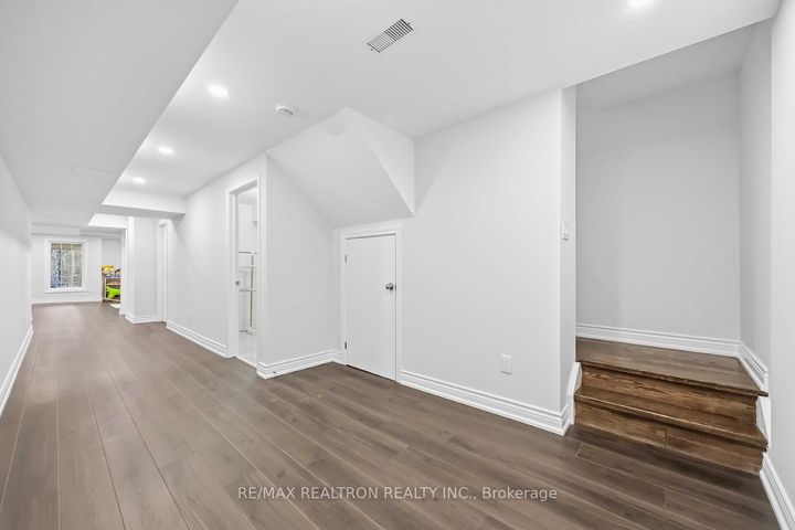 Photo 30 at 10 Dovetail Drive, Oak Ridges Lake Wilcox, Richmond Hill