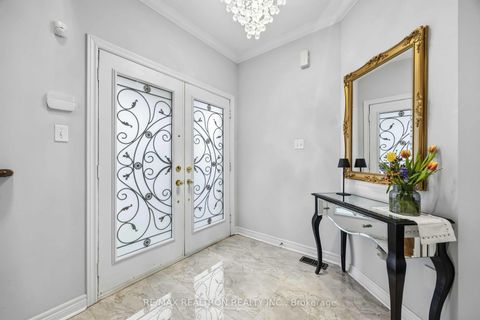 Photo 2 at 10 Dovetail Drive, Oak Ridges Lake Wilcox, Richmond Hill