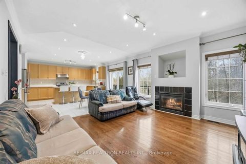 Photo 3 at 10 Dovetail Drive, Oak Ridges Lake Wilcox, Richmond Hill