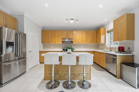 Photo 6 at 10 Dovetail Drive, Oak Ridges Lake Wilcox, Richmond Hill