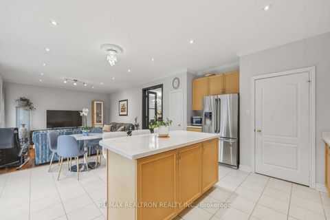 Photo 8 at 10 Dovetail Drive, Oak Ridges Lake Wilcox, Richmond Hill