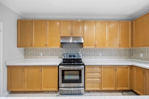 Photo 9 at 10 Dovetail Drive, Oak Ridges Lake Wilcox, Richmond Hill