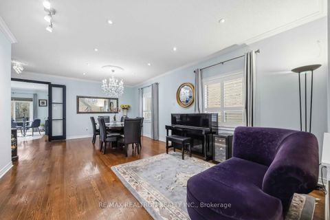 Photo 11 at 10 Dovetail Drive, Oak Ridges Lake Wilcox, Richmond Hill