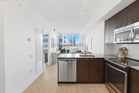 Photo 3 at 706 - 30 Roehampton Avenue, Mount Pleasant West, Toronto