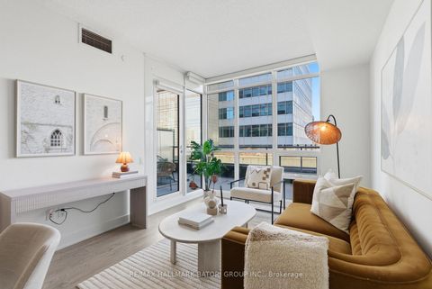 Photo 10 at 706 - 30 Roehampton Avenue, Mount Pleasant West, Toronto