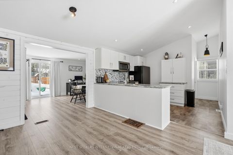 Photo 13 at 920 Barry Avenue, Rural Innisfil, Innisfil