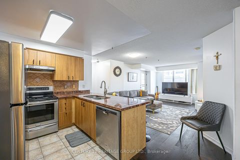 Photo 4 at 211 - 310 Red Maple Road, Langstaff, Richmond Hill