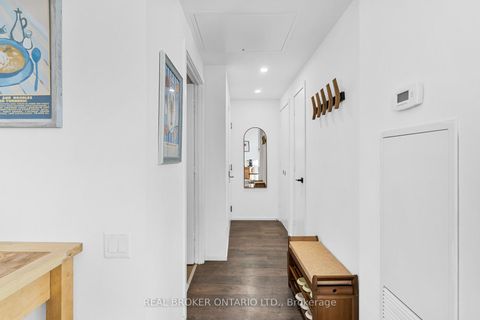 Photo 6 at 4406 - 5 St Joseph Street, Bay Street Corridor, Toronto