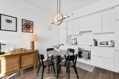 Photo 8 at 4406 - 5 St Joseph Street, Bay Street Corridor, Toronto