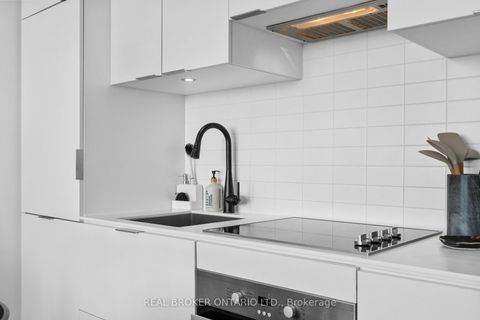 Photo 10 at 4406 - 5 St Joseph Street, Bay Street Corridor, Toronto