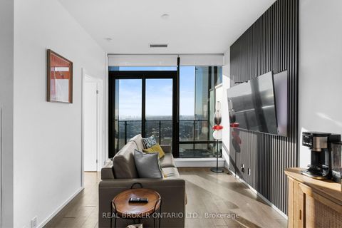 Photo 14 at 4406 - 5 St Joseph Street, Bay Street Corridor, Toronto