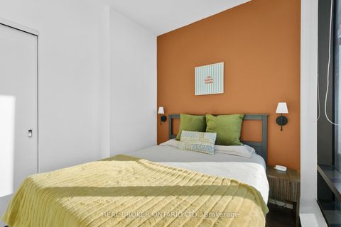 Photo 18 at 4406 - 5 St Joseph Street, Bay Street Corridor, Toronto