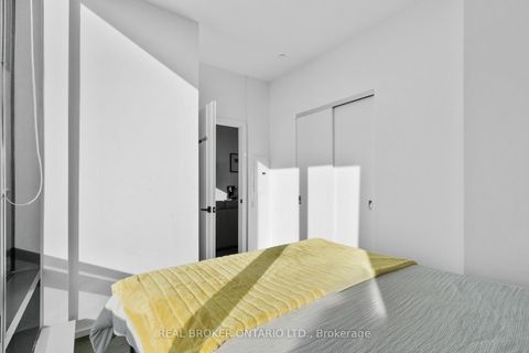 Photo 19 at 4406 - 5 St Joseph Street, Bay Street Corridor, Toronto