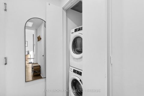 Photo 24 at 4406 - 5 St Joseph Street, Bay Street Corridor, Toronto