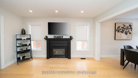 Photo 5 at 111 Argento Crescent, Vellore Village, Vaughan