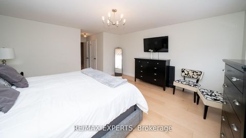 Photo 11 at 111 Argento Crescent, Vellore Village, Vaughan