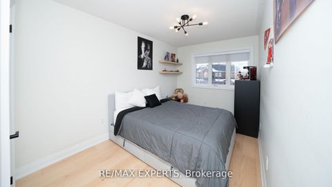 Photo 13 at 111 Argento Crescent, Vellore Village, Vaughan