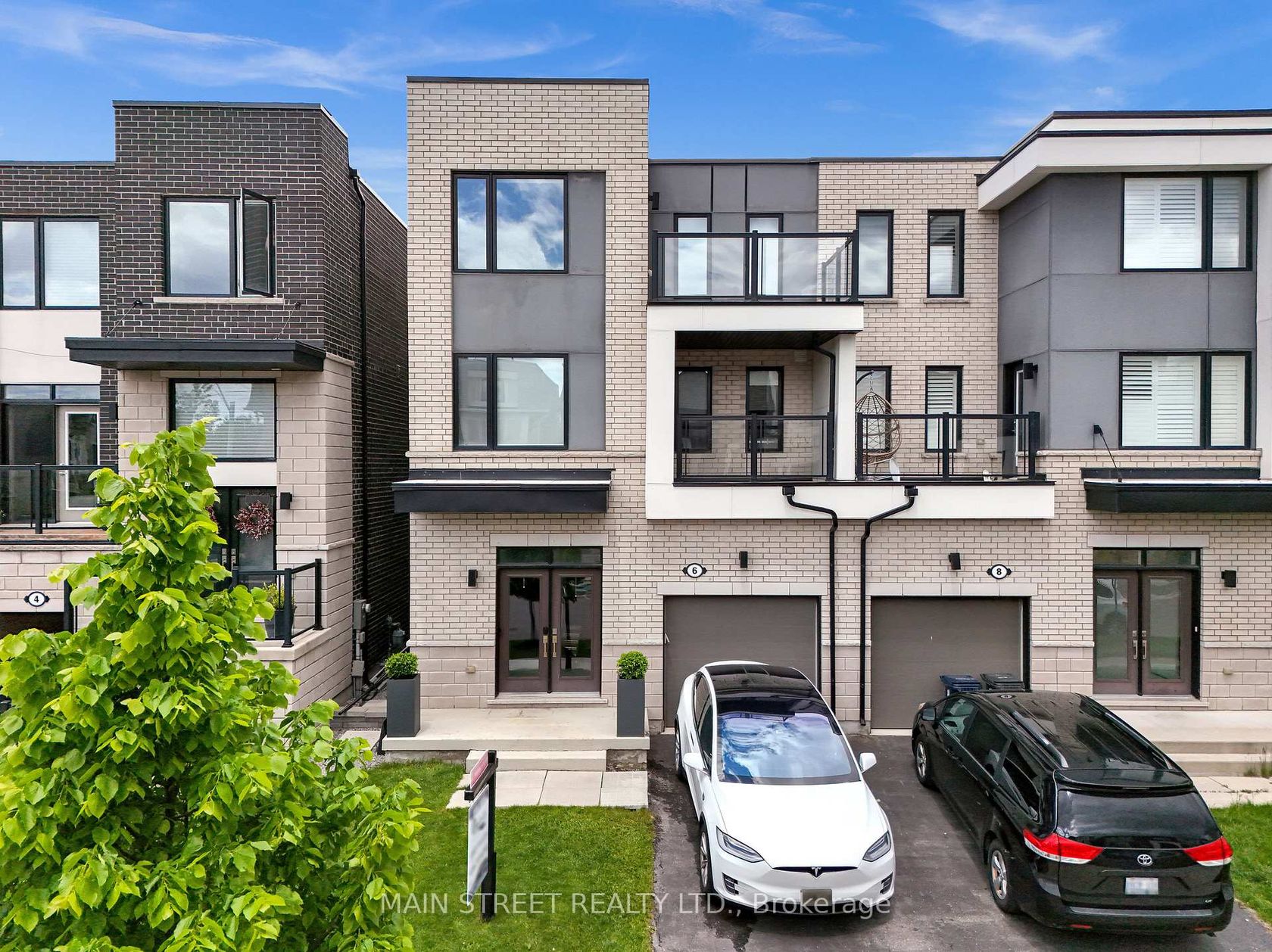 6 Vaudeville Drive, Alderwood, Toronto photo number 2