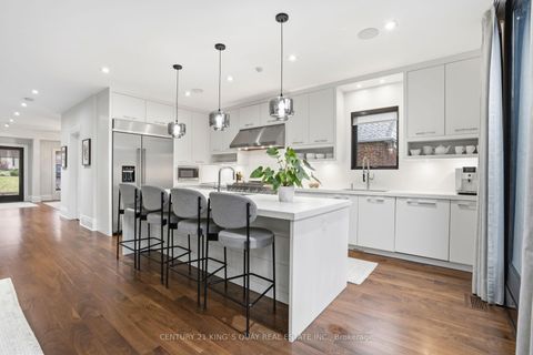 Photo 10 at 33 Nesbitt Drive, Leaside, Toronto