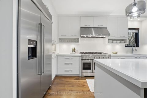 Photo 11 at 33 Nesbitt Drive, Leaside, Toronto