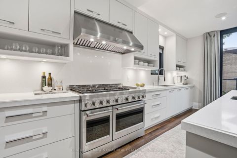 Photo 12 at 33 Nesbitt Drive, Leaside, Toronto