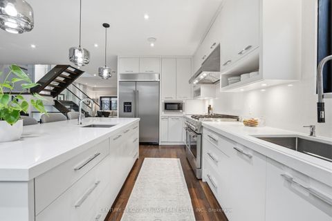 Photo 14 at 33 Nesbitt Drive, Leaside, Toronto