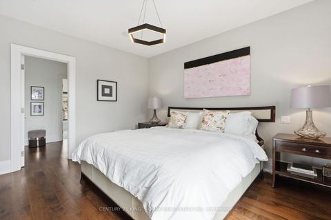 Photo 17 at 33 Nesbitt Drive, Leaside, Toronto