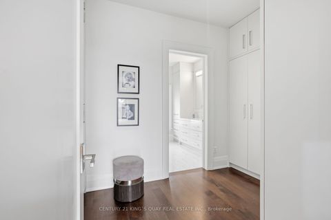 Photo 18 at 33 Nesbitt Drive, Leaside, Toronto