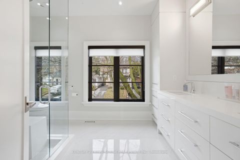 Photo 22 at 33 Nesbitt Drive, Leaside, Toronto