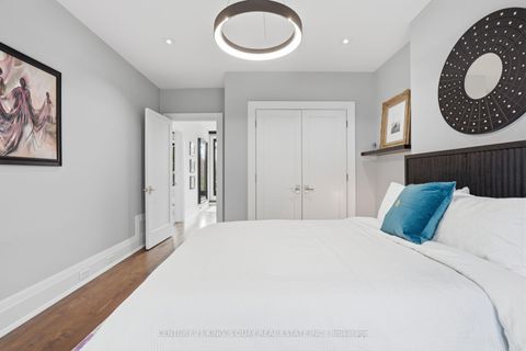 Photo 26 at 33 Nesbitt Drive, Leaside, Toronto